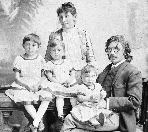 <p>Lyala Kaufman with her siblings, Tissa and Emma, and her parents, Olga and Sholem Rabinovich, better known as Sholem&nbsp;Aleichem. </p>