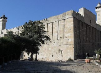 Joint List, Meretz MKs to host Knesset conference on ridding Hebron of Jews The Cave of the Patriarchs and Matriarchs in Hebron. Credit: Wikimedia Commons.
