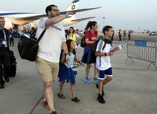 The daughters of two prominent American Jewish leaders make ‘aliyah’ Nechama Miller and her family arrive in Israel, Aug. 13, 2019. Photo by Ellie Rudee.