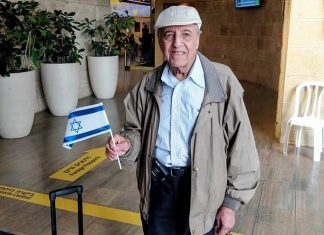 Nefesh B’Nefesh brings nearly 100 new ‘olim’ in largest of eight summer group flights Ray Negari, 80, emigrated from Iran to the United States in the 1960s with his wife, and is now fulfilling a dream and settling in Israel, July 31, 2019. Photo by Tomer Malichi.