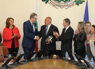 Bulgarian prime minister receives European Jewry organization’s highest award NCSEJ chairman Daniel Rubin and CEO Mark Levin present the Torch of Liberty award to Bulgarian Prime Minister Boyk Borisov. They are joined by Israel Ambassador Yoram Elron; U.S. Ambassador Herro Mustafa; Julia Dandolova, CEO of Shalom, the Organization of the Jews of Bulgaria; and the NCSEJ leadership delegation. Credit: NCSEJ.