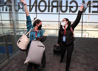 North American olim join 3,000-plus others who arrived in Israel in 2020 Landing at Ben-Gurion International Airport on the last Nefesh B’Nefesh group “aliyah” flight of the year, Dec. 30, 2020. Photo by Yonit Schiller.