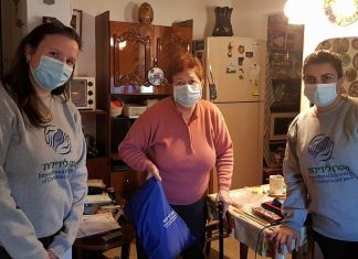 10,000 elderly residents in public housing across Israel receive winter kits The International Fellowship of Christians and Jews, in conjunction with Amidar—Israel’s national public housing company and a branch of the Ministry of Construction and Housing—are distributing winter kits to 10,000 elderly residents in public housing across the country, January 2021. Credit: IFCJ.