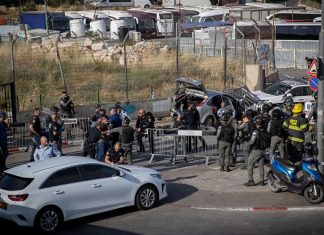 Seven Israel Police officers wounded in eastern Jerusalem vehicular assault Police at the scene of a vehicular assault in Jerusalem's Sheikh Jarrah neighborhood. Several police officers were wounded in the incident, two moderately. May 16, 2021. Photo by Yonatan Sindel/Flash90.