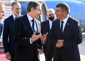Blinken’s visit to Jerusalem underlines contention regarding the Palestinians and Iran U.S. Secretary of State Antony Blinken disembarks after landing at Ben-Gurion International Airport in Israel on May 25, 2021. The secretary was greeted by Israeli Foreign Minister Gabi Ashkenazi and U.S. Embassy Jerusalem Chargé d'Affaires Jonathan Shrier. Photo by Matty Stern/U.S. Embassy Jerusalem.