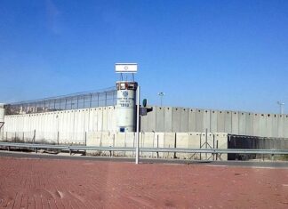 Report: Israel Prison Service facilitating payments to Palestinian terrorists Ofer Prison, an Israeli incarceration facility in the Judea and Samaria, between Ramallah and Giv’at Ze’ev. It is one of three facilities of the same nature, including Megiddo and Ktzi’ot prisons. Credit: Wikimedia Commons.