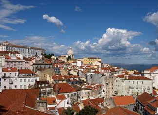 Portugal bans entry to Israelis over coronavirus concerns The Alfama quarter of Lisbon, Portugal, on April 24, 2011. Photo: Aubry Françon via Wikimedia Commons.