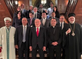 Alliance strengthens rabbis across Muslim states, as it also uplifts Jewish residents, tourists Rabbi Mendy Chitrik, chairman of the Alliance of Rabbis in Islamic States (second row, second from right) at an Iftar dinner at the U.S. embassy in Istanbul. Source: Twitter.