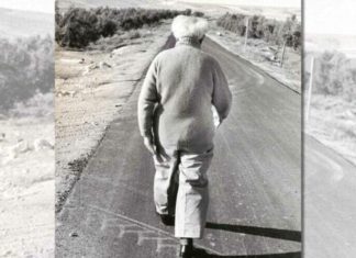 Visitors to Sde Boker will soon be able to walk in Ben-Gurion’s footsteps Israel's first prime minister, David Ben-Gurion, walks between his cabin at Kibbutz Sde Boker and the Midreshet Ben-Gurion school. Credit: Micha Baram/Archive.