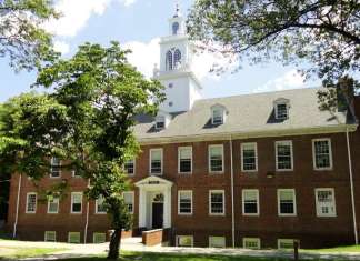 Massachusetts private college goes remote following anti-Semitic symbols, racist threat Curry College in Milton, Mass. Credit: Daderot via Wikimedia Commons.