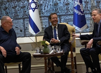 New president and CEO of Israel Bonds looks to the future From left: Israel Bonds national and international chairman of the board Howard L. Goldstein, Israeli President Isaac Herzog and Dani Naveh at the Israeli President's Residence. Credit: Midabrim Communications.