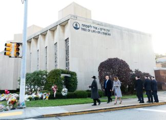 Conservative groups: ‘CNN’ downplays anti-Semitic hate and violence towards Orthodox Jews U.S. President Donald Trump and first lady Melania Trump, along with U.S. and Israeli officials, visited the Tree of Life*Or L’Simcha Synagogue shortly after the mass shooting on Oct. 27, 2018. Credit: Wikimedia Commons.