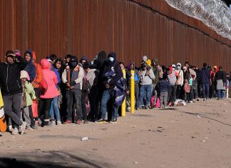 Liberal Jewish groups need to own the disaster at the border Thousands of migrants seek asylum at the U.S.-Mexico border, Dec. 21, 2022. Credit: Ruben2533/Shutterstock.