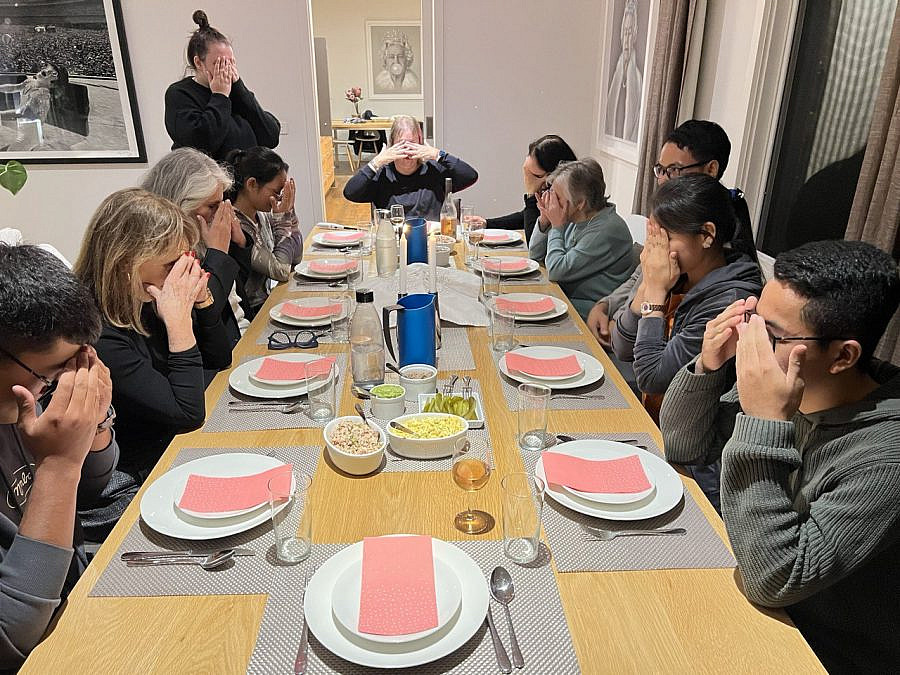 Shabbat dinner in Australia