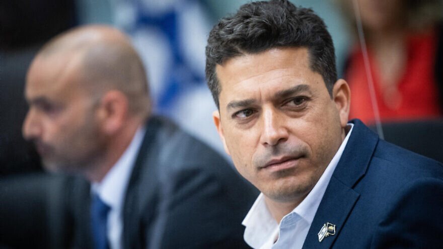 Israeli lawmaker Amichai Chikli attends a Knesset House Committee discussion following a request from Yamina to oust him from the party, April 25, 2022. Photo by Yonatan Sindel/Flash90.