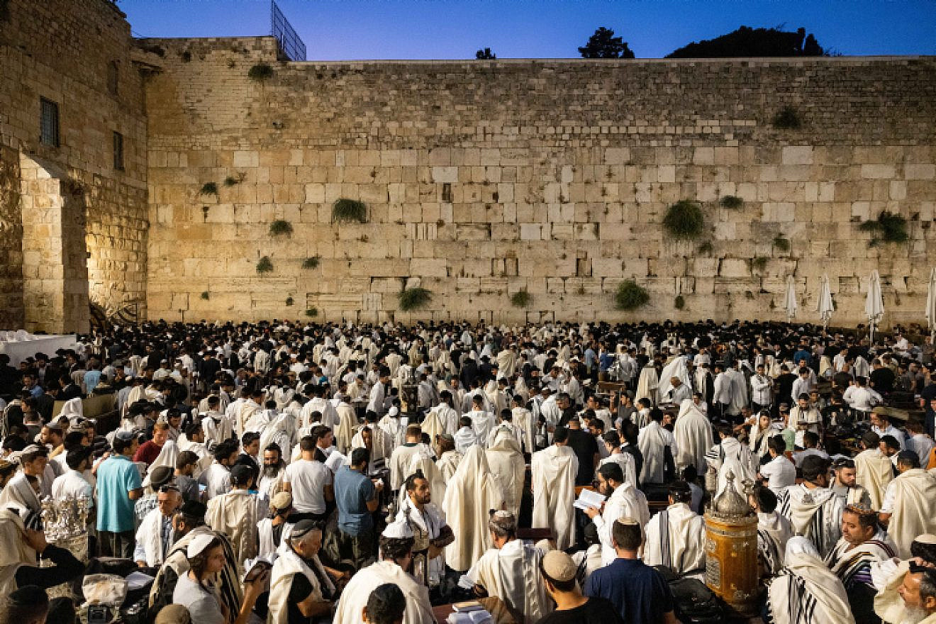 Jews pray at the Western Wall in Jerusalem on Tisha B’Av, July 27, 2023. Photo by Chaim Goldberg/Flash90.