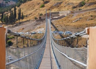 New suspension bridge makes Jerusalem holy sites accessible Jerusalem's new suspension bridge over the Hinnom Valley, as seen from Mount Zion. Photo: Eliyahu Yanai/City of David.