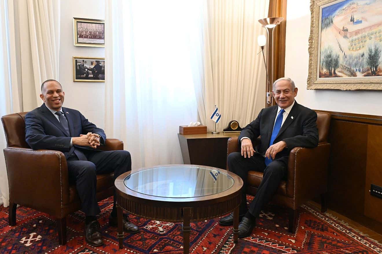 U.S. Rep. Hakeem Jeffries (D-N.Y.) with Israeli Prime Minister Benjamin Netanyahu in Jerusalem on Aug. 7, 2023. Photo by Haim Tzach/GPO.