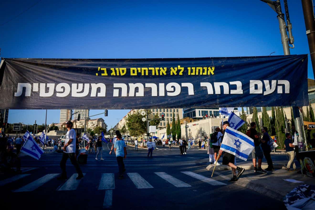 “The nation chose judicial reform,” the banner reads at a rally in Jerusalem, Sept. 7, 2023. Photo by Chaim Goldberg/Flash90.