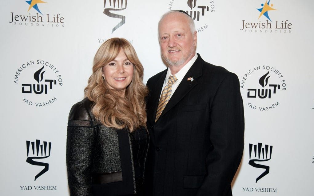 Edward and Elissa Czuker, board members of the American Society of Yad Vashem, at the third annual “Salute to Hollywood” benefit event in Los Angeles on June 6, 2016. Credit: American Society of Yad Vashem.