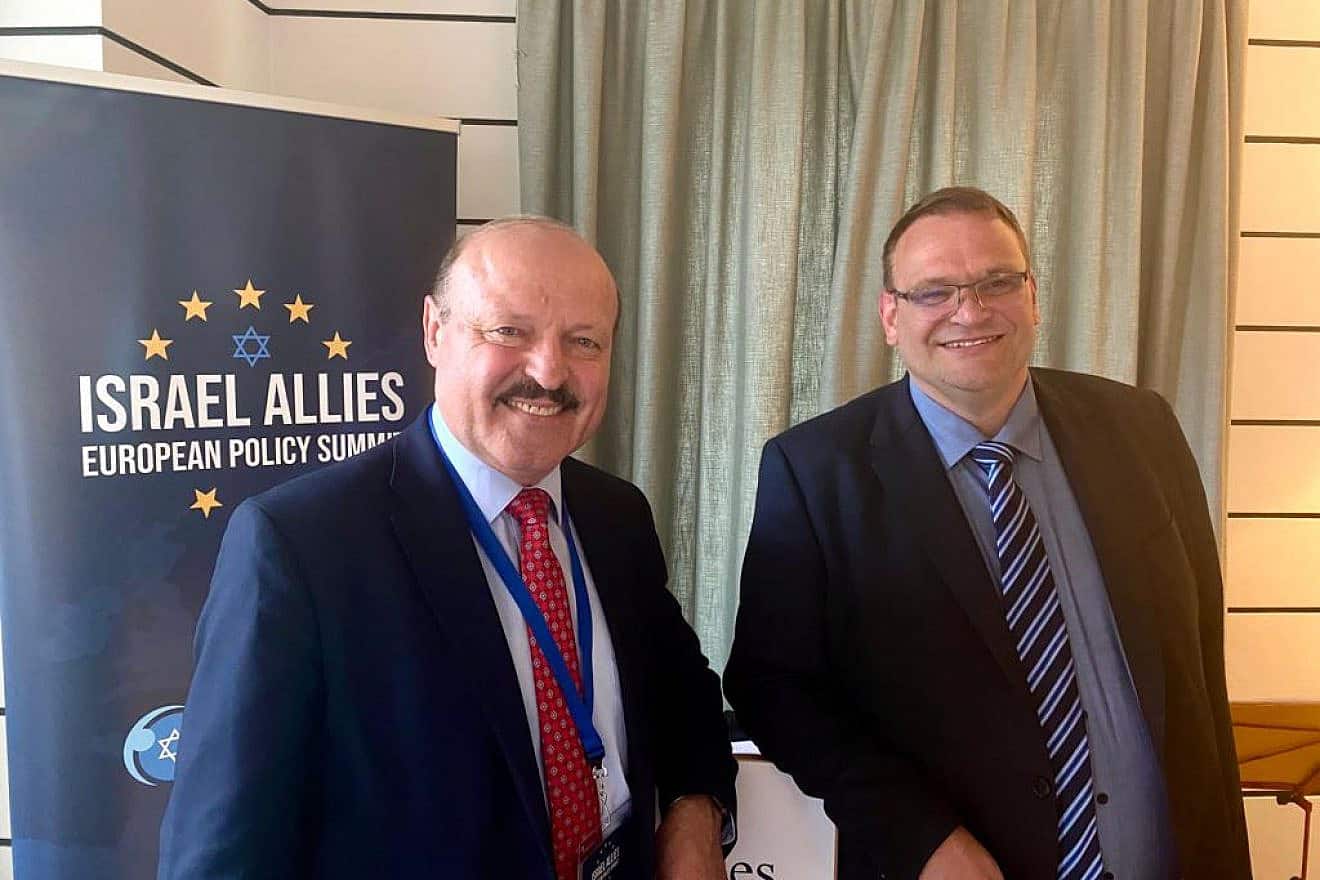Valeriu Ghileţchi (left), director of the Moldovan Israel Allies Caucus, and Leo van Doesburg, European executive director of the Washington-based Israel Allies Foundation.