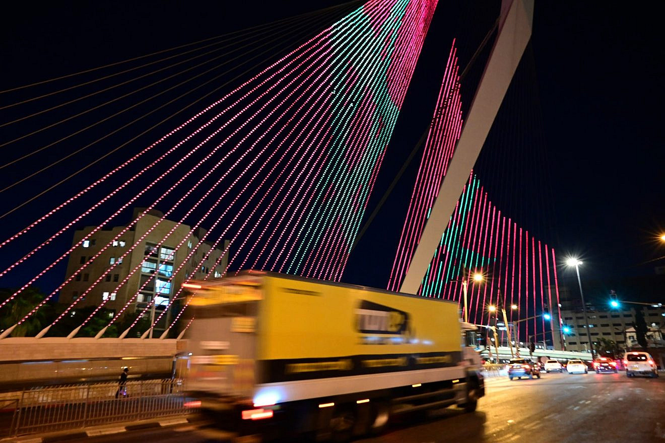 The Chords Bridge lit up in the colors of the Moroccan flag, Jerusalem, Sept. 10, 2023. Credit: Yoav Dodkevich/TPS.