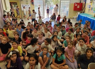 ‘Wartime magician’ performs 26 shows in nine days for kids in Israel Alan Sakowitz performs magic show for kids in Israel, many of whom have parents fighting in the Israel Defense Forces, Oct. 26-Nov. 7 2023. Credit: Courtesy.