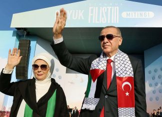 Jewish leaders who embraced Erdoğan should resign Turkish President Recep Tayyip Erdoğan and his wife, Emine, at a rally in Istanbul in support of the Palestinians, Oct. 28, 2023. Source: Facebook/Recep Tayyip Erdoğan.