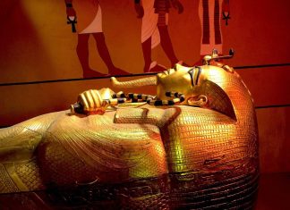 Roger Waters, Roseanne Barr and Code Pink at Nancy Pelosi home Part of the exhibit "Treasures of Egypt," a recreation of the tomb of Tutankhamun ("King Tut") authorized by the Egyptian Ministry of Antiquities, at the Las Vegas Natural History Museum. Photo by Menachem Wecker.