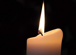 Rene Sportes Memorial candle. credit: Manfred Richter/Pixabay.
