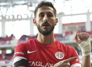 Time to huddle: Antisemitism on the field Sagiv Jehezkel played for the Turkish soccer team Antalyaspor. Credit: Antalyaspor.