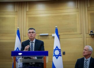 Sa’ar breaks from Gantz, demands to join War Cabinet
