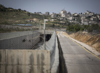 Israeli forces foil stabbing north of Jerusalem