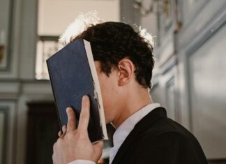 On Yom Kippur, the Jewish establishment should come clean At prayer. Photo by Cottonbro Studio/Pexels.