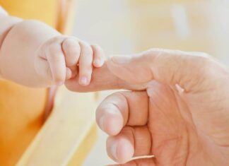 Some memories live forever … Baby and father. Credit: RitaE/Pixabay.