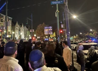 ‘Outrageous’: Anti-Zionist group targets Ben-Gvir, Chabad headquarters in Brooklyn, NY Hundreds of people, including anti-Israel, anti-Zionist protesters, gathered outside 770 Eastern Parkway, the world headquarters of the Chabad-Lubavitch movement in the Crown Heights neighborhood of Brooklyn, N.Y., on April 24, 2025. Photo by Vita Fellig.