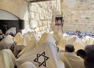 Passover emphasizes the communal identity of the Jewish people People recite the priestly blessing at the Western Wall in Jerusalem during Passover 2024. Credit: Western Wall Heritage Foundation.