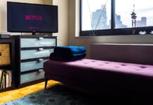 ‘Wonderful incongruity’ of Jewish humor in Netflix show ‘Long Story Short’ Netflix streaming on a television. Credit: Ajay Suresh via Wikimedia Commons.