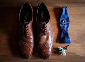 Trump gifting footwear from Jewish shoemaker to cabinet members, Tucker Carlson