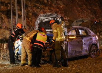 Iran missile wounds three on Jerusalem highway