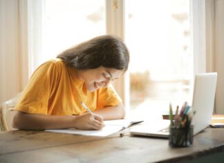 Iowa launches Jewish American Heritage Month scholarship essay contest