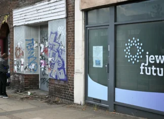 London police investigate possible antisemitic arson